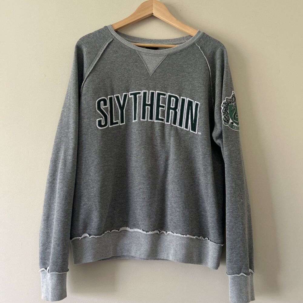 Harry Potter Slytherin Universal Studios Sweatshirt  Medium Gray Green Snake